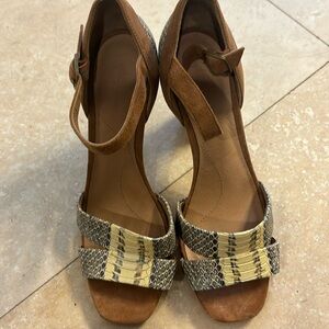 New W tags SNAKE SKIN HEELS       Sz 7.5